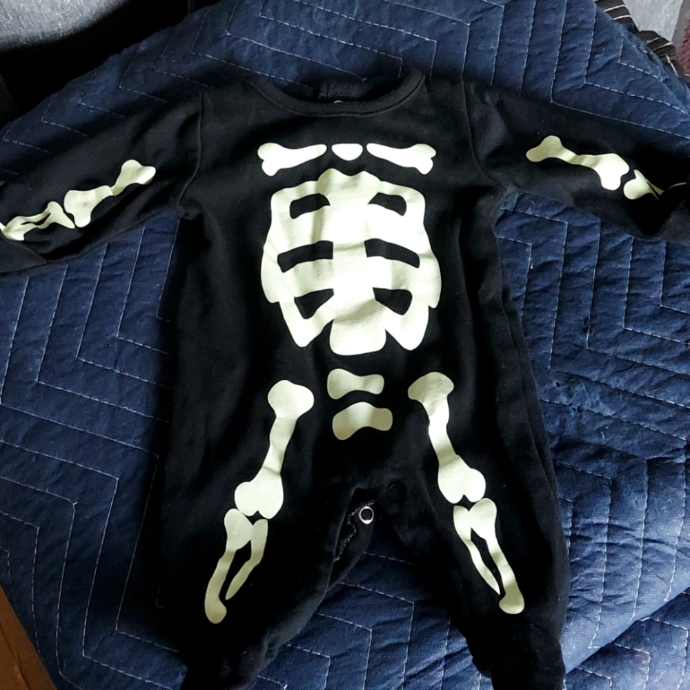 Carters newborn skull onsie